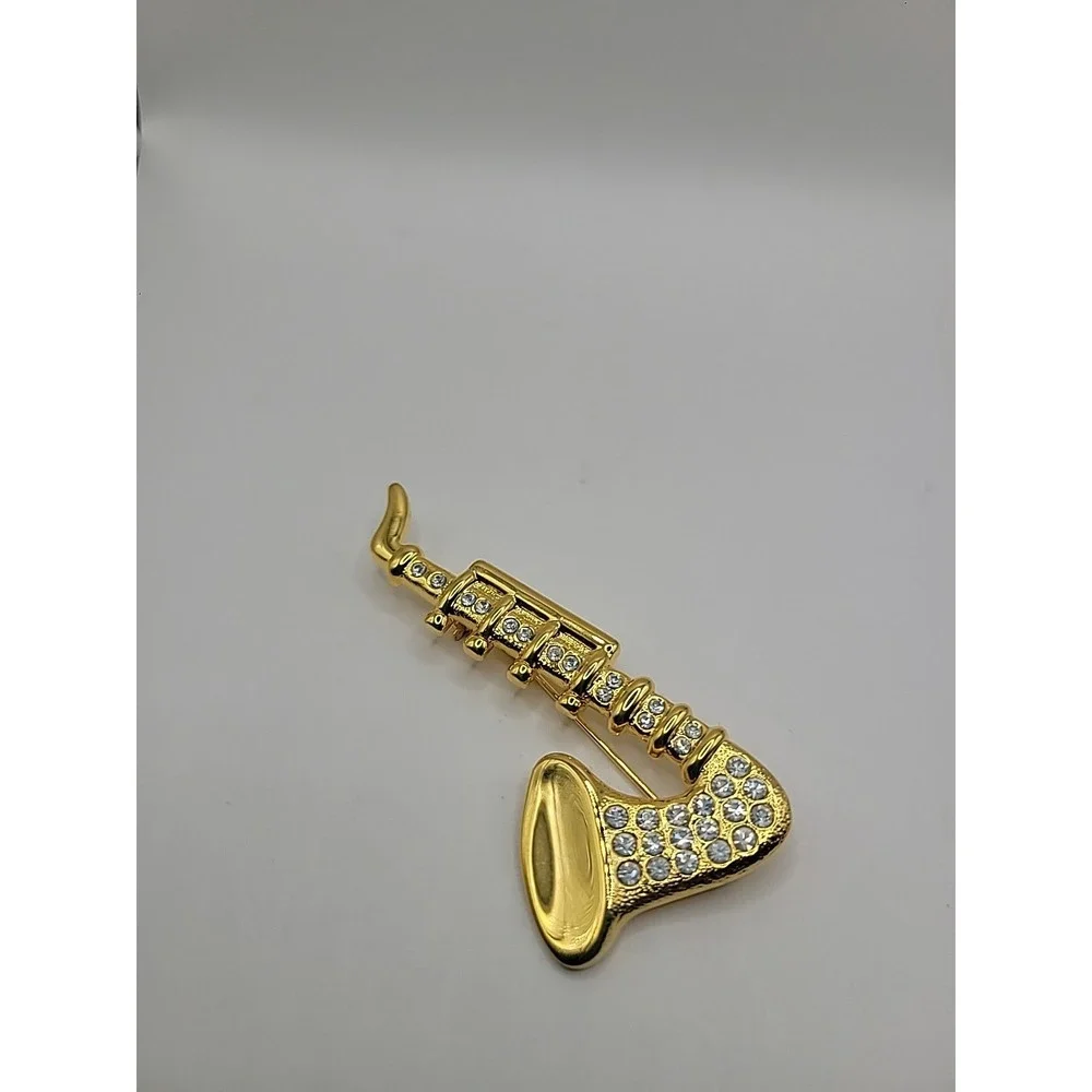 Vintage‎ Gold Tone Rhinestone Saxophone Brooch Pin Music Jazz Band Instrument